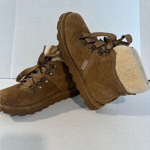 Woman’s Brown Suede BearPaw Ankle Boots with Shearling Lining size 7